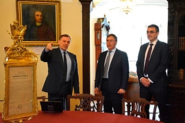 Глава Минобрнауки Валерий Фальков посетил обновленные экспозиции МАЭ РАН