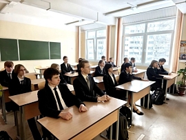 Молодые ученые провели занятия для школьников Ломоносовской гимназии