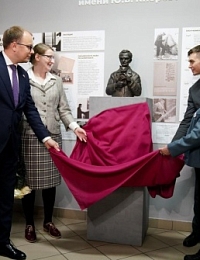 В Петербурге появился первый памятник Ю.В. Кнорозову