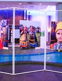  В «Гранд Каньоне» открылась выставка «Детство многонародной России»